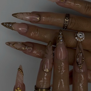 Uñas postizas estilo stiletto con perlas barrocas: detalles dorados hechos a mano, set de lujo reutilizable.