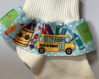 Calcetines con volantes y cintas para la vuelta al cole