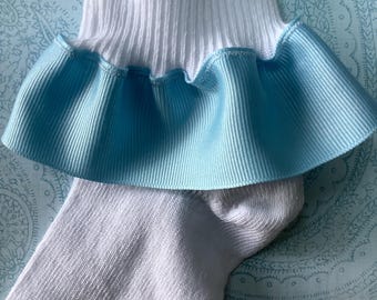 Calcetines con volantes de cinta azul