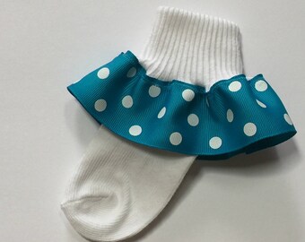 Calcetines con volantes y cinta de lunares turquesa