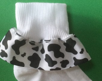 Calcetines con volantes y cinta con estampado de vaca