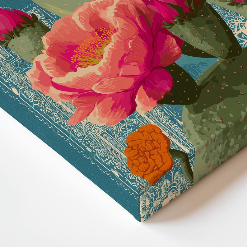 Pode incluir: Impress&atilde;o em tela com um design bot&acirc;nico. Apresenta grandes flores rosa e p&ecirc;ssego, almofadas de cacto verdes e uma flor laranja sobre um fundo verde-azulado com uma borda branca estampada. Primeiro plano.