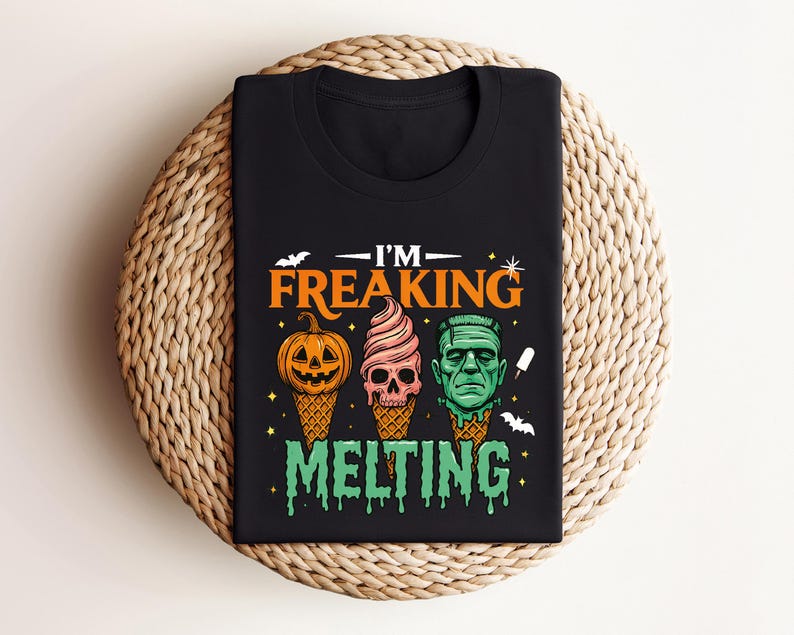 K&ouml;nnte beinhalten: Schwarzes T-Shirt mit einem Halloween-Motiv. Das Design zeigt drei Eiswaffeln mit gruseligen Gesichtern: einen K&uuml;rbis, einen Totenkopf und Frankensteins Monster. Der Text lautet "I'm Freaking Melting."
