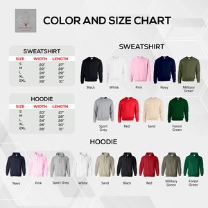 Puede incluir: Tabla de colores y tallas para sudaderas y sudaderas con capucha. La tabla muestra las medidas de talla, ancho y largo para cada talla. Las sudaderas est&aacute;n disponibles en negro, blanco, rosa, azul marino y verde militar. Las sudaderas con capucha est&aacute;n disponibles en azul marino, rosa, gris deportivo, blanco, arena, negro, rojo, verde militar y verde bosque.