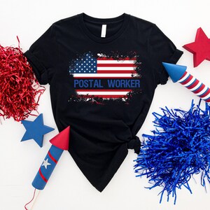 Camiseta de cartero, camiseta de cartero, camiseta de oficina de correos, camiseta de ropa de oficina de correos, regalo de cartero con la bandera de EE. UU., regalo de oficina, camiseta de cartero, cartera imagen 4