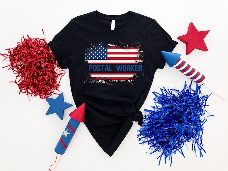 Camiseta de cartero, camiseta de cartero, camiseta de oficina de correos, camiseta de ropa de oficina de correos, regalo de cartero con la bandera de EE. UU., regalo de oficina, camiseta de cartero, cartera imagen 4