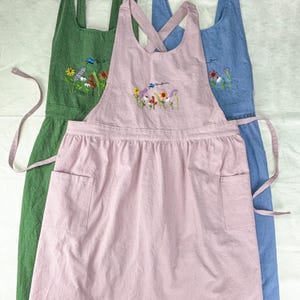 Hand embroidered women's aprons, gardening aprons, kitchen aprons, personalized custom aprons, custom women's kitchen gifts  V1