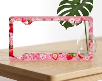 Cornice portatarga rosa cotonata con fragole, cuori di fragole kawaii, decorazione per auto femminile, regalo per donne