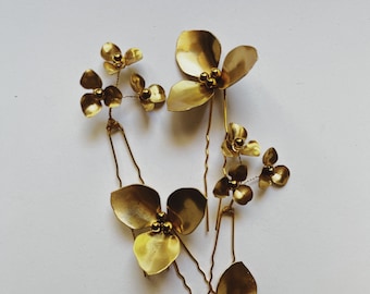 Hydrangea blossom pins, 1309