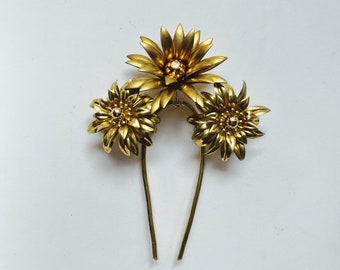 Dahlia curved hairpin