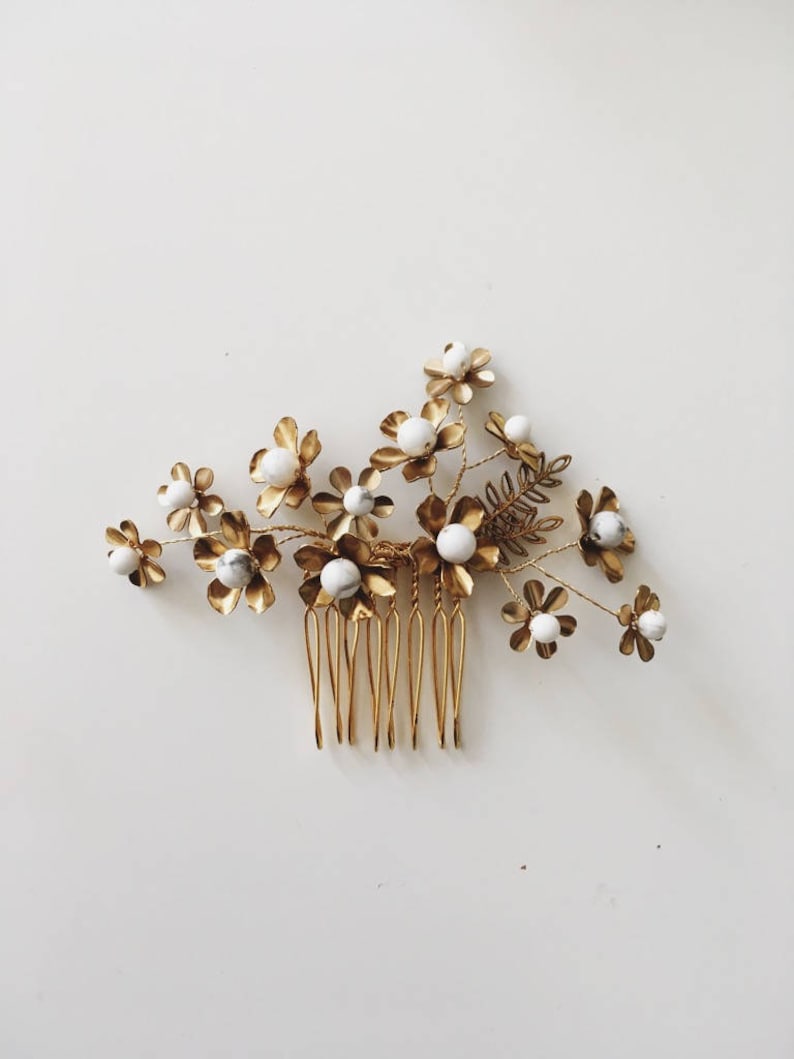 Miniature mod daisy comb, 1605 image 1