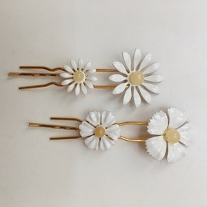 Daisy pins, 1401 image 5