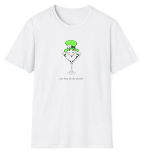 St. Patrick’s Day Funny T-Shirt – Just here for drinks—Irish Leprechaun Party Tee – Lucky St. Paddy’s Day Graphic Shirt For Men and Women