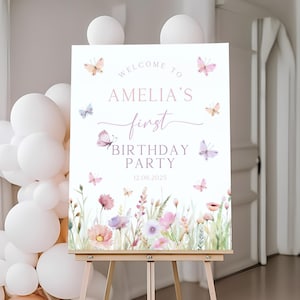 Cartello di benvenuto per il primo compleanno con farfalla / Poster di benvenuto con fiori di campo rosa / Decorazione per festa a forma di farfalla per bambine / Tabellone di compleanno floreale modificabile / BD7