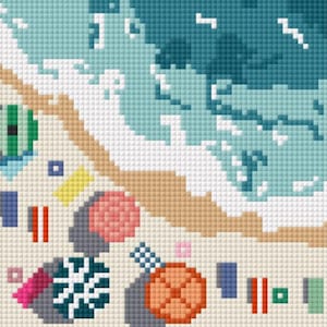 以下が含まれることがあります： ターコイズ色の波、ベージュの砂、カラフルなビーチアクセサリーが描かれたピクセル化されたビーチシーン。緑と白のストライプのビーチパラソル、ピンクのビーチボール、その他の幾何学的な形が特徴です。