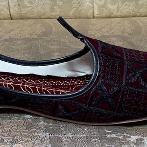 Handmade Men's Khussa Shoes – Traditional Indian Pakistani Punjabi Wedding & Party Footwear image 3