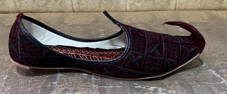 Handmade Men's Khussa Shoes – Traditional Indian Pakistani Punjabi Wedding & Party Footwear image 3