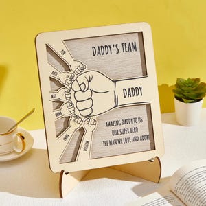 Placa de madera personalizada con forma de puño y nombres personalizados, regalo conmovedor para el Día del Padre, letrero con el apellido, placa personalizada con nombre, tallas de madera