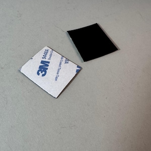 Magnetic plates for photo magnets – strong adhesive base for all surfaces, easy to remove
