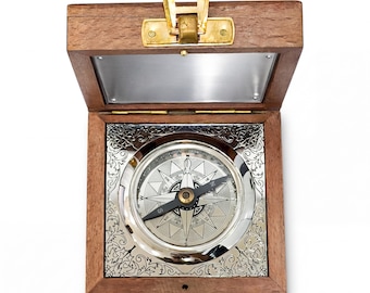 Boussole nautique personnalisée couleur argent avec coffret en bois