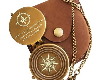 Bússola de bronze gravada com estojo de couro: presente personalizado com caligrafia.