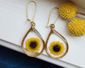 Gold flower earrings, resin earrings,  flower earrings,  real flowers, resin jewelry, dangle earring, window earrings, nature jewelry