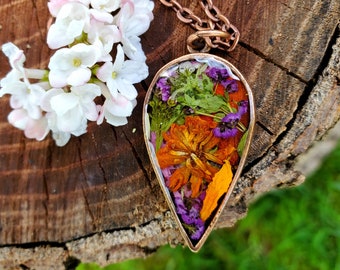 Real flower necklace, resin necklace, jewelry, copper necklace, terrarium jewelry,  wildflowers, pressed flowers, bohemian necklace