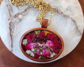 Wildflower Wood Necklace, Terrarium, Resin and flowers, Nature Jewelry