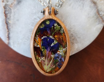 Wildflower Wood Necklace, Terrarium, Resin and flowers, Nature Jewelry