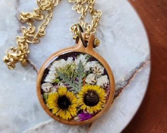 Wildflower Wood Necklace, Terrarium, Resin and flowers, Nature Jewelry