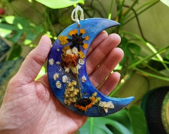 Moon Wildflower Ornament,  Mini Wall Hanging, Resin, Preserved Flowers, Pressed Flowers, Garden Ornament, Painting