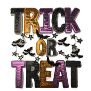 Op de afbeelding: Een Halloween-ontwerp met de woorden "TRICK OR TREAT". De letters zijn zwart, goud, paars en oranje, met een glittereffect. Het ontwerp bevat vleermuizen en sterren.