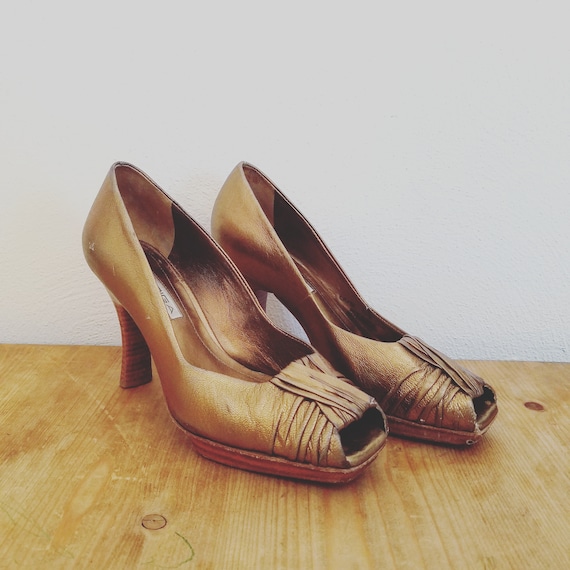 AmAzInG Vintage 1970s BRONZE Shimmery Peep Toe Pl… - image 1