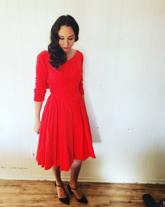 GoRgEoUs Vintage 1950s Bright Red Velvet Elegant P