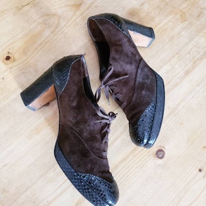 Amazing Vintage Suede 1940s 1950s Brown Black Snakeskin Platforms lace up Heels Shoes