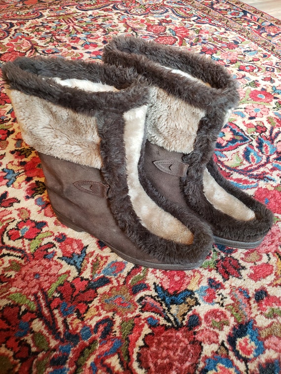 Great 1970s Brown Fur and Suede Snow Winter Boots - image 2