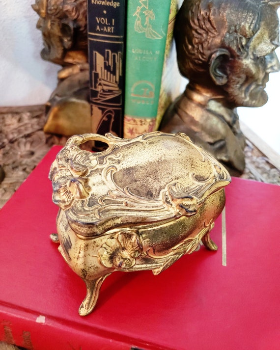 Beautiful Brass gold 1950s 1960s ornate WB MFG CO 