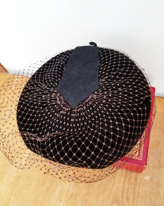Vintage 1950s Black and Brown Velvet Hat