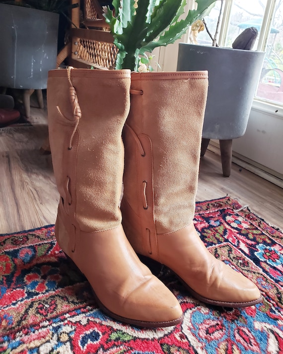 Beautiful Vintage 1970s 1980s Tan Suede Leather Bo