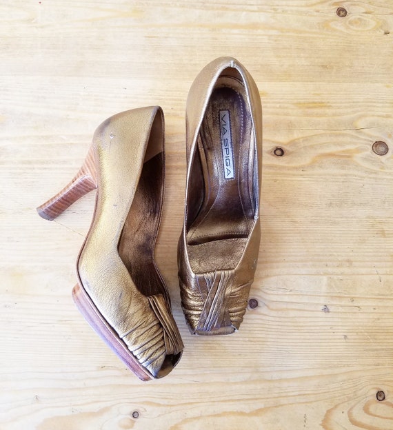 AmAzInG Vintage 1970s BRONZE Shimmery Peep Toe Pl… - image 2