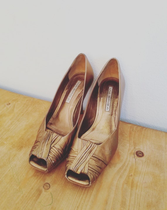 AmAzInG Vintage 1970s BRONZE Shimmery Peep Toe Pl… - image 7