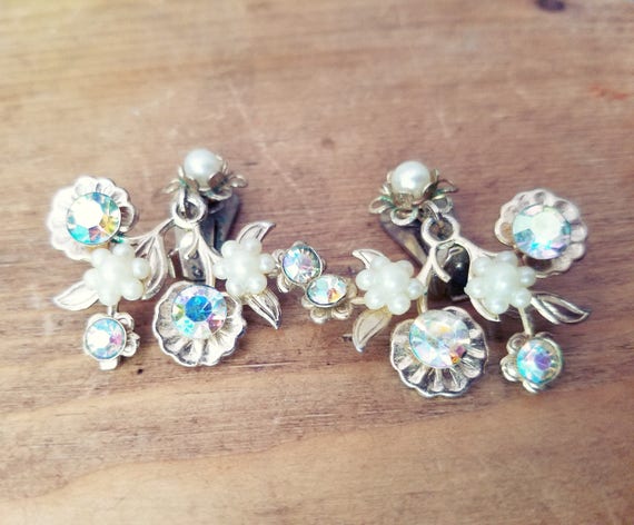 Beautiful Vintage crystal Clear Faux Pearl Flower… - image 2