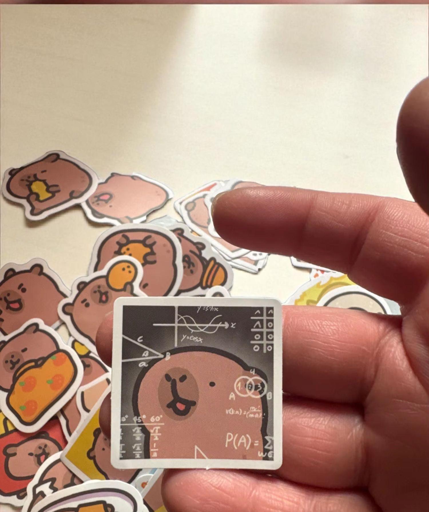 100 Pegatinas De Capibara Divertidas Y Adorables - Set De Calcomanías Impermeables De Dibujos Animados, 3-6 Cm, Ideales Para Decorar Móviles, Portátiles, Cuadernos Y Regalar A Niños