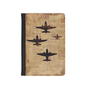 Funda de cuero para pasaporte de avión antiguo - Cartera de viaje con mapa vintage - Funda para pasaporte de piloto retro - Accesorio y regalo de viaje con temática de aviación