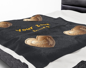 Manta de terciopelo personalizada: Corazón dorado, decoración acogedora para el hogar.