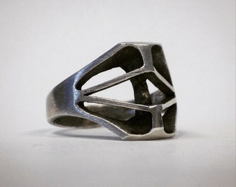 Anillo de máscara ósea.  Versión 5.  Plata de ley.  Hecho a mano