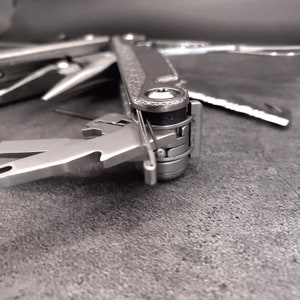 レザーマンチャージ用ピンセットとピンスケールツール - レザーマンツールは付属しません