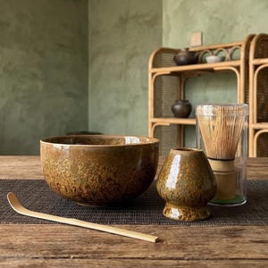 Set da tè Matcha con macchie dorate, ciotola in ceramica metallizzata color bronzo ambra, kit rustico per la cerimonia del tè giapponese, set regalo in ceramica testurizzata