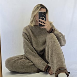 Wolle Loungewear Set – Strickpullover und Hose, nachhaltiges Outfit