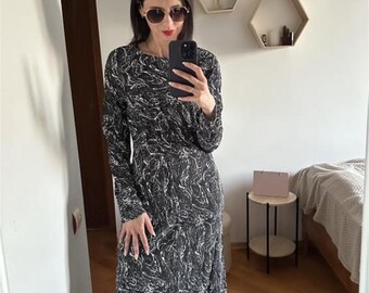 Arket Dress – Minimalist Sustainable Women’s Dress, Scandinavian Capsule Wardrobe Style